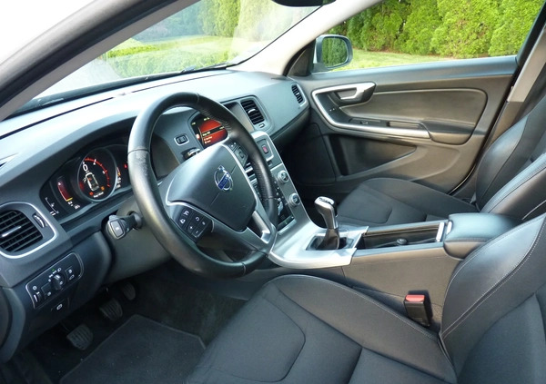 Volvo V60 cena 44500 przebieg: 299900, rok produkcji 2016 z Kraśnik małe 106
